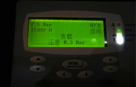 油氣分離器使用過程中因壓差過高被擊穿，造成跑油，油分配料不匹配造成壓差過高